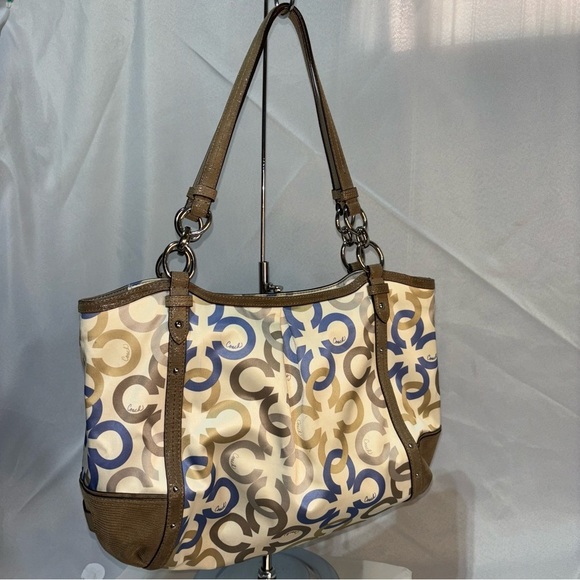 COACH F20806 Alexandria Chain Link Clover Signature C Shoulder Bag - Picture 2 of 13